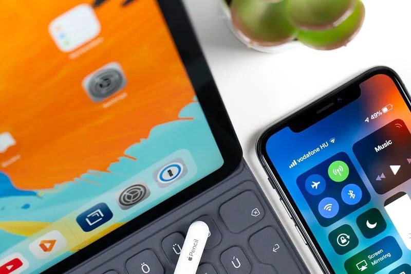 Here’s What People Think of iOS 13 New Dark Mode - Cover Image