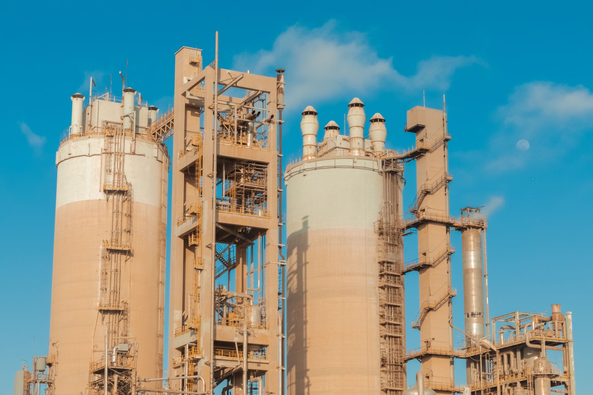 Industrial gas plant towers